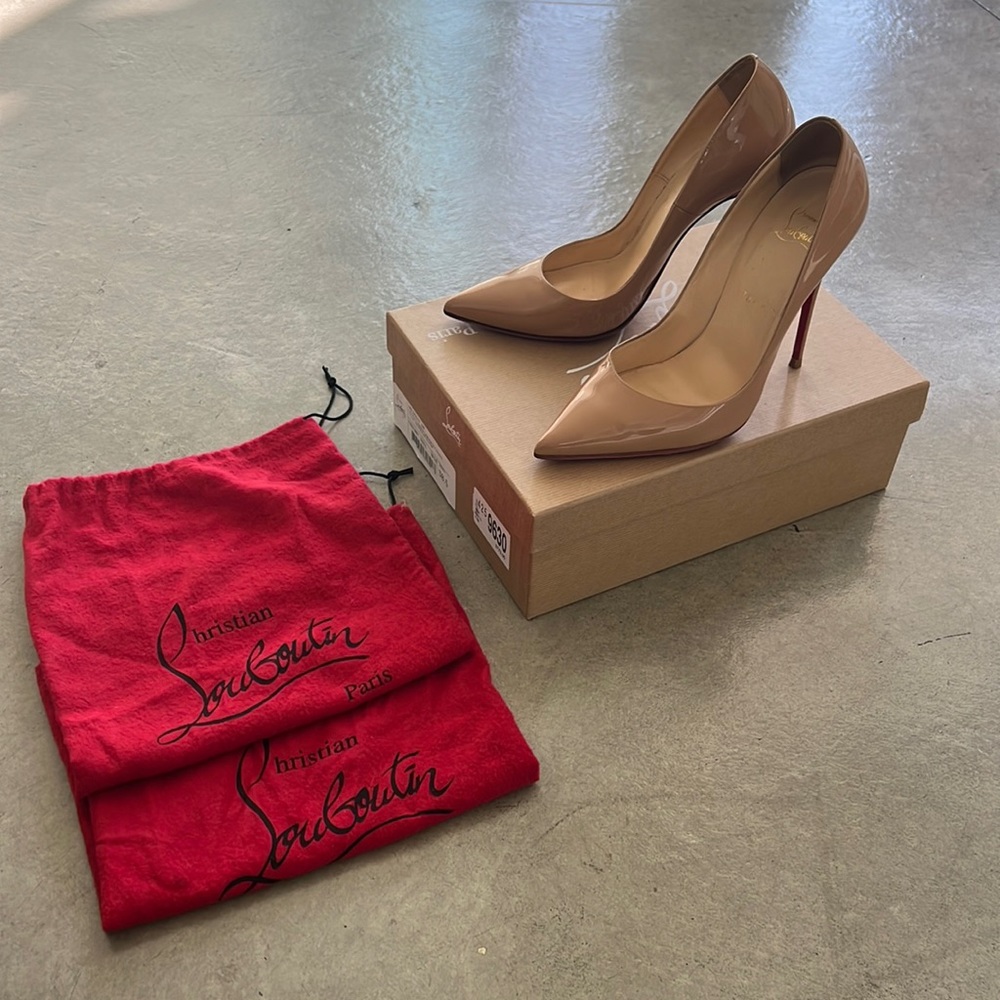 Christian Louboutin Beige 38